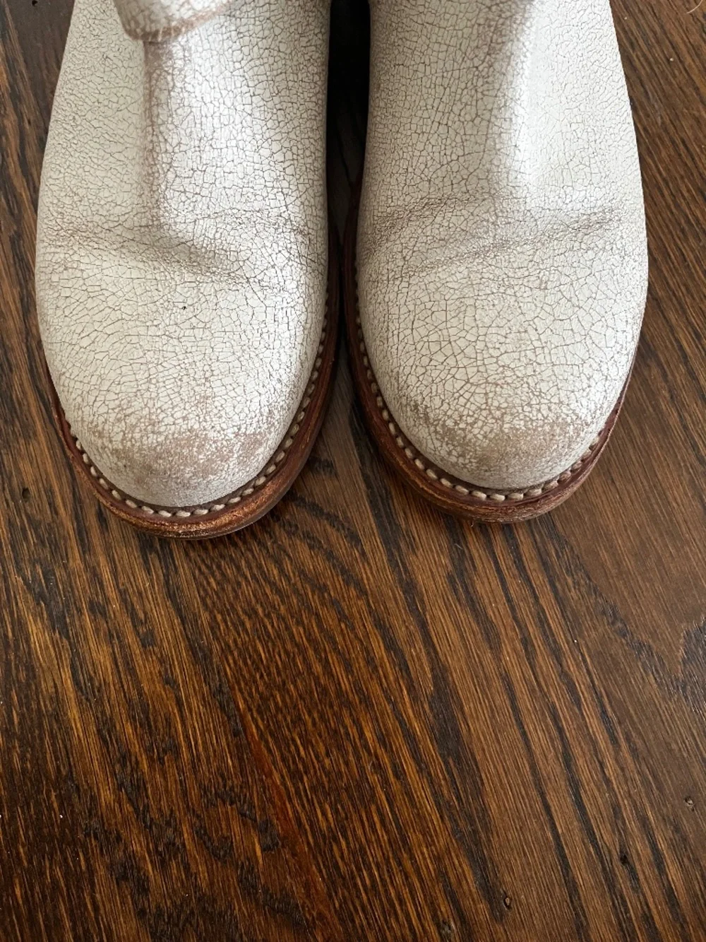 Frye Veronica women's 6 distressed white leather
